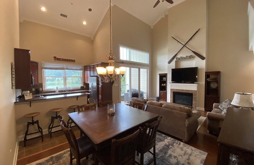 Andersonville Condo | Lake Front Condo @ Waterside Marina. Seasonal Pool, Hot Tub, Club house discount