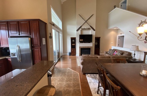 Andersonville Condo | Lake Front Condo @ Waterside Marina. Seasonal Pool, Hot Tub, Club house discount