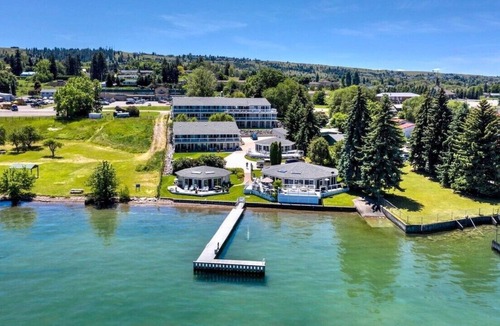 Polson Condo | Lake Front condo with water access