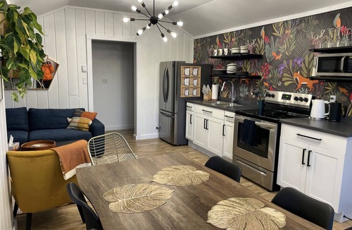 Erbs Cove Cabin | Lake Front Cottage - Minutes from St Martins!