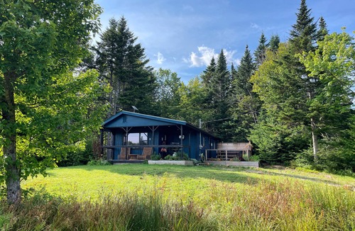 Erbs Cove Cabin | Lake Front Cottage - Minutes from St Martins!