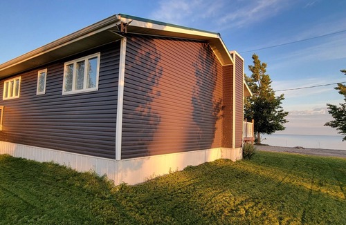 Gladstone Cottage | Lake front cottage on Lake Manitoba. 90min from Clear Lake, Riding Mt. Nat. Prk