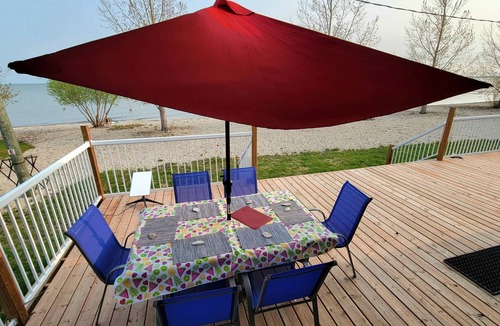 Gladstone Cottage | Lake front cottage on Lake Manitoba. 90min from Clear Lake, Riding Mt. Nat. Prk