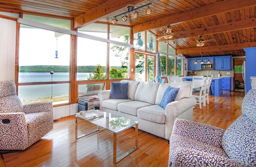 Manitoulin District Cottage | Lake Front Cottage only 4 minutes from Gore Bay