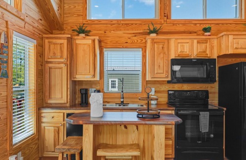 Dogwood House | Lake Front Cottage Paradise!