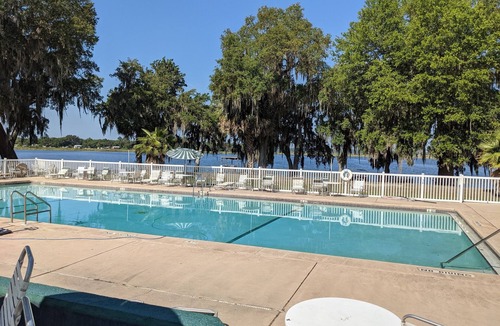 Salt Springs House | Lake front cottage