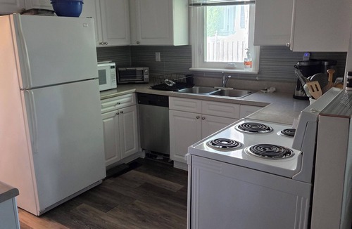 Innisfil Cottage | Lake front cottage with private dockn4 Bedroom 2 bathroom