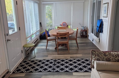Innisfil Cottage | Lake front cottage with private dockn4 Bedroom 2 bathroom