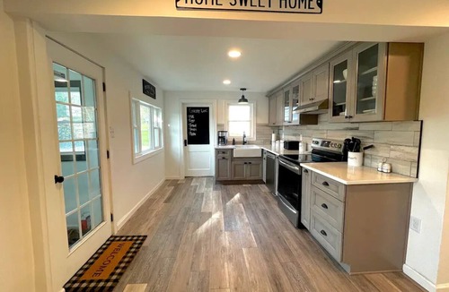 Beurys Lake Cottage | Lake Front Cottage with Fire Pit Terracenn