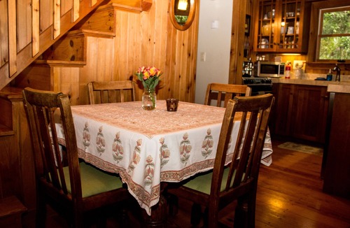 Red Hook Cottage | LAKE FRONT COTTAGE - YEAR ROUND HOT TUB