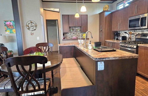 Otonabee-South Monaghan Cottage | Lake Front Dream Cottage Resort! W-5 Star Golf Course!