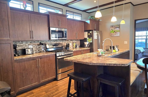 Otonabee-South Monaghan Cottage | Lake Front Dream Cottage Resort! W-5 Star Golf Course!