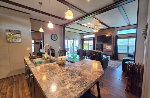 Otonabee-South Monaghan Cottage | Lake Front Dream Cottage Resort! W-5 Star Golf Course!