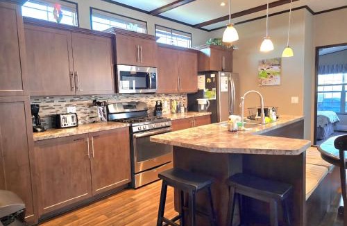 Otonabee-South Monaghan House | Lake Front Dream Cottage Resort! W-5 Star Golf Course!