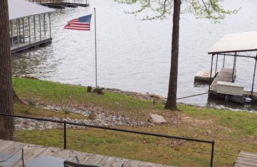 Eddyville House | Lake Front ~ Family Friendly ~ Private Dock with Amazing Views ~ Modern Upgrades