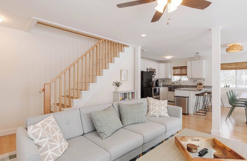 Unity House | Lake Front Family Friendly Escape