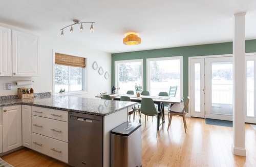 Unity House | Lake Front Family Friendly Escape