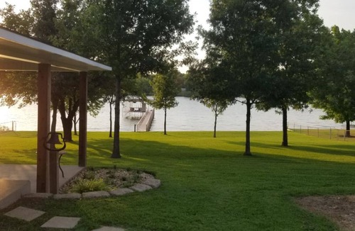 Wills Point House | Lake Front Gated Property Private Dock nBook 3 Nights - Get 4th Night Free.
