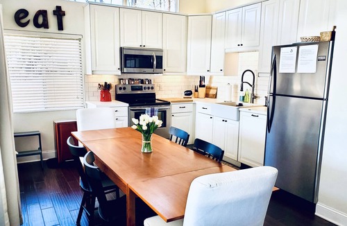 Mayhew House | Lake Front Getaway, Family Friendly.