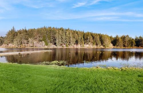 Warrenton House | Lake Front Getaway