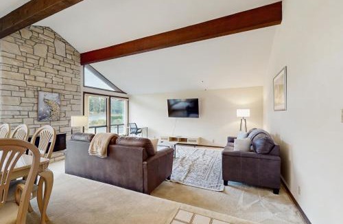 Warrenton House | Lake Front Getaway
