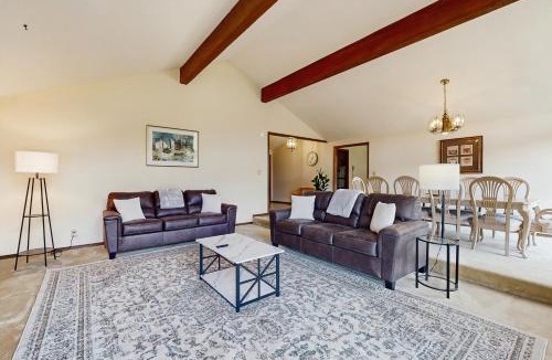 Warrenton House | Lake Front Getaway