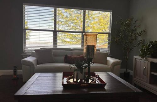 Grand Prairie House | Lake Front Home, around 15 minutes drive to AT&T and Epic Water