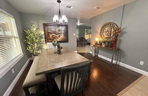 Grand Prairie House | Lake Front Home, around 15 minutes drive to AT&T and Epic Water