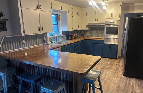 Negreet House | Lake front home in quiet neighborhood & mins away from boat launch and amenities
