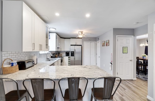 Bushkill House | LAKE FRONT HOME in SAW CREEK, BUSHKILL