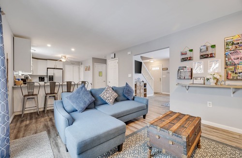 Bushkill House | LAKE FRONT HOME in SAW CREEK, BUSHKILL