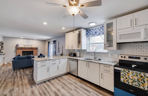 Bushkill House | LAKE FRONT HOME in SAW CREEK, BUSHKILL