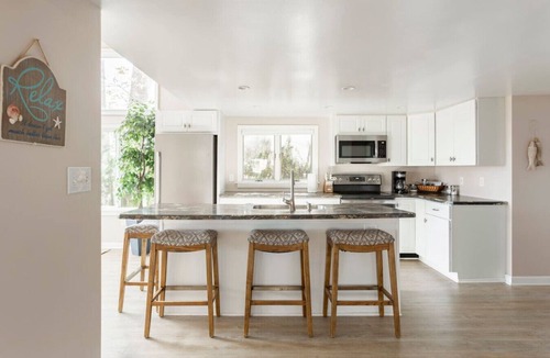 Town of Beekmantown House | Lake Front Home in Plattsburgh - 4BR Sleeps 11!