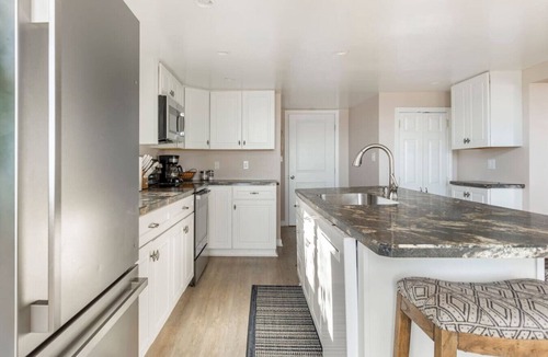 Town of Beekmantown House | Lake Front Home in Plattsburgh - 4BR Sleeps 11!