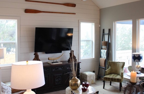 Lakehills House | Lake front home on Medina Lake!