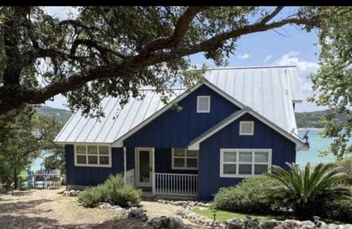 Lakehills House | Lake front home on Medina Lake!