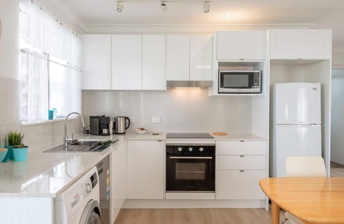 Budgewoi House | Lake Front Home Relax Unwind