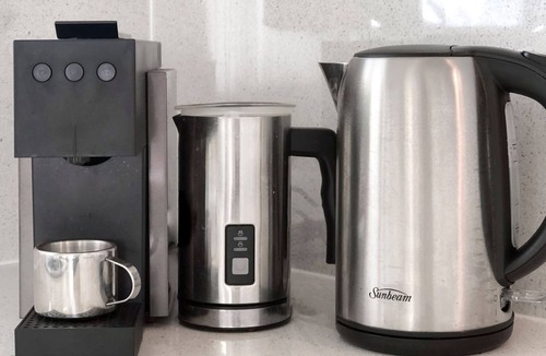 Budgewoi House | Lake Front Home Relax Unwind