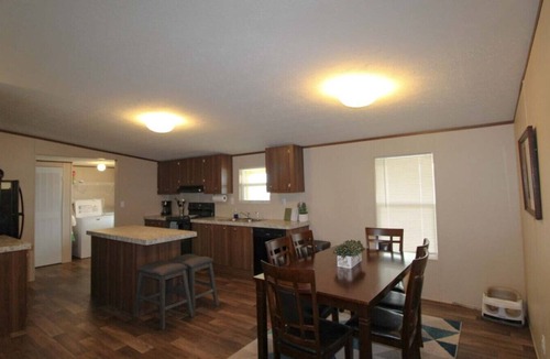 Negreet Apartment | Lake front home with spectacular sunsets! 6 miles from Toledo Tackle!