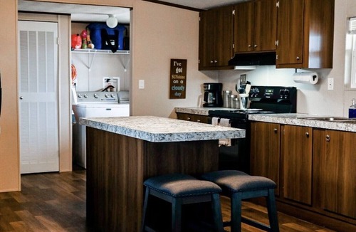 Negreet Apartment | Lake front home with spectacular sunsets! 6 miles from Toledo Tackle!