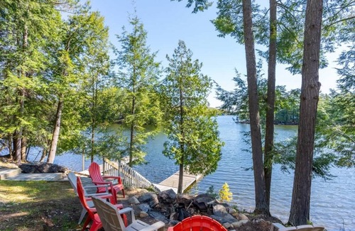 Lake of Bays Cottage | LAKE FRONT- HotTub+Sauna+GolfSim+Arcade+Kayaks+BBQ