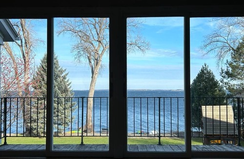Plattsburgh Cottage | Lake front house on Lake Champlain