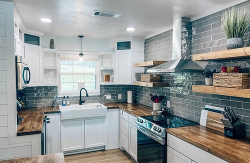 Hoyt House | Lake Front House, private beach, Big decks, Pool Table, Kayaks & Bunk Room