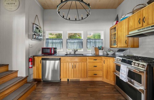 Copake Lake House | Lake Front House with Rustic and Charming Feel