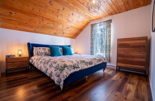 Saint-Didace Ski Chalet | Lake front in the woods Newly furnished