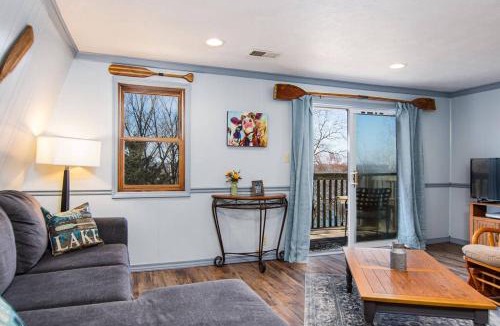 Big Cedars Apartment | Lake Front King Suite: Full Kitchen-Lakefront Deck- Shared Hot Tub