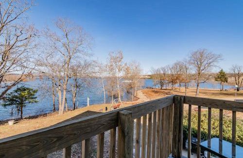 Big Cedars Apartment | Lake Front King Suite: Full Kitchen-Lakefront Deck- Shared Hot Tub