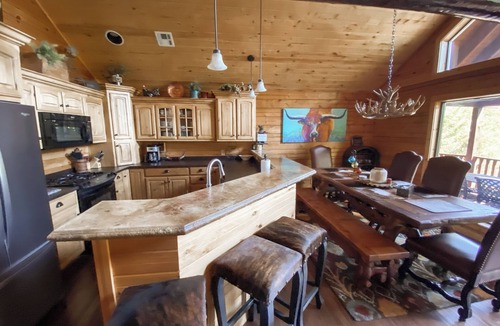 Eucha House | LAKE FRONT! Lodge Style 6-bedroom Cabin & Private Dock. Great for families.