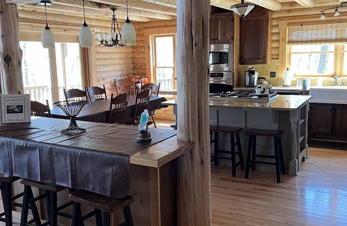 Shell Knob Cabin | Lake Front Log Home.12 Acres on Private Cove