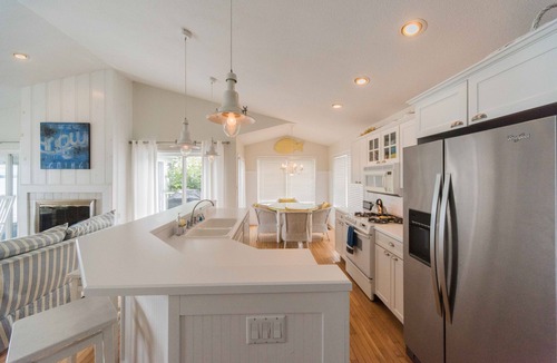 Gilbertsville House | Lake-front Luxury 5bdrm on Kentucky Lake - JZ Vacation Rentals